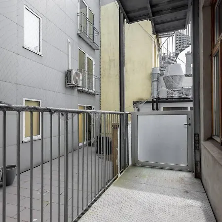 Leilighet Large Flat With Balcony In Prime Location. Eg1 *